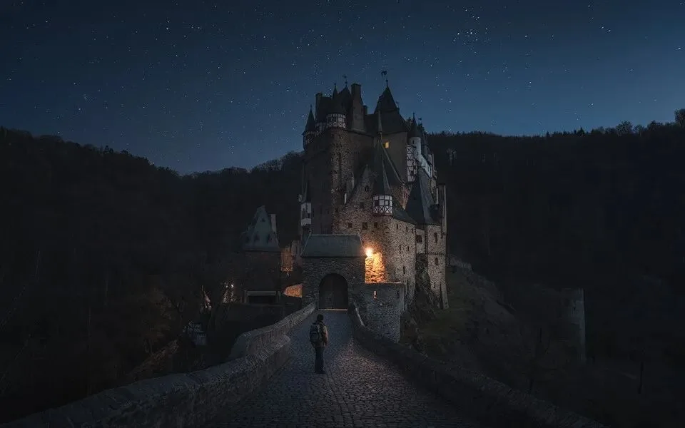 The Blue Hour Loved by City, Architecture & Portrait Photographers: How to Shoot It