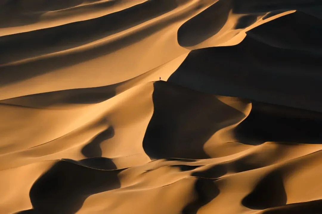 How to Photograph the Dunhuang Desert: A Live Lesson Amid Sandstorms & Thunderstorms