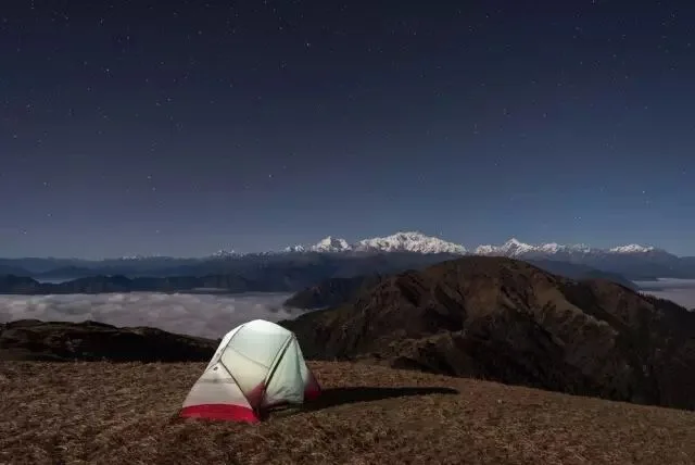 遍览14座8000米雪山，只需徒步这5条世界级路线