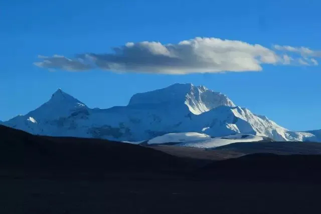 遍览14座8000米雪山，只需徒步这5条世界级路线