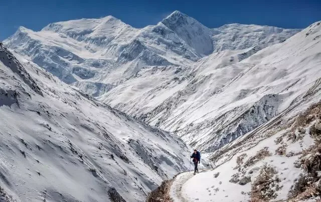 遍览14座8000米雪山，只需徒步这5条世界级路线