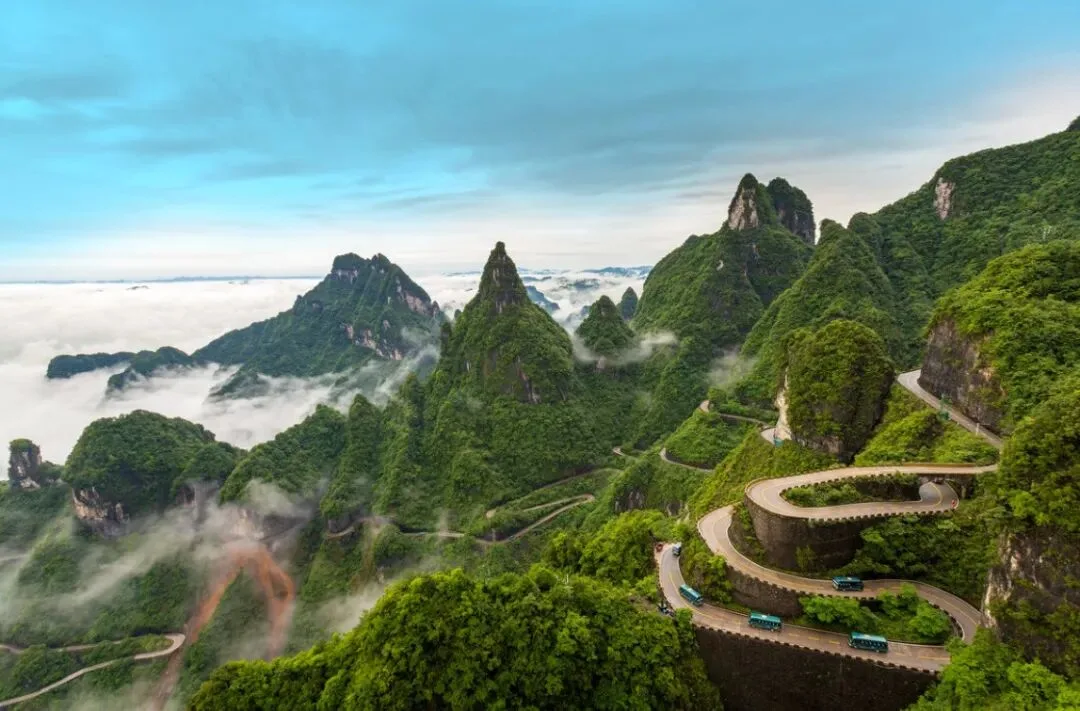 这些壮丽的路与桥，是前浪留给后浪们最美的礼物