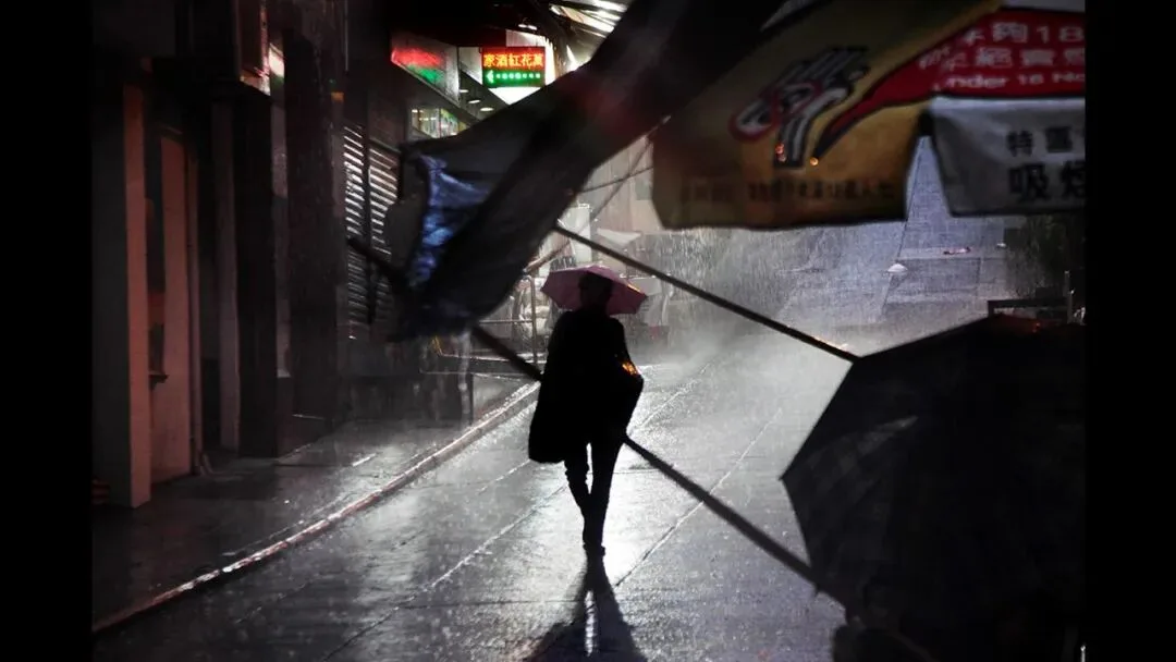 雨天为什么是城市摄影师的最爱？下雨天这样拍真的很绝！