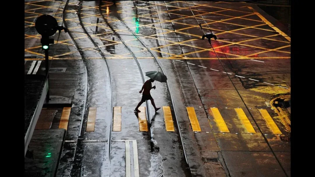 雨天为什么是城市摄影师的最爱？下雨天这样拍真的很绝！