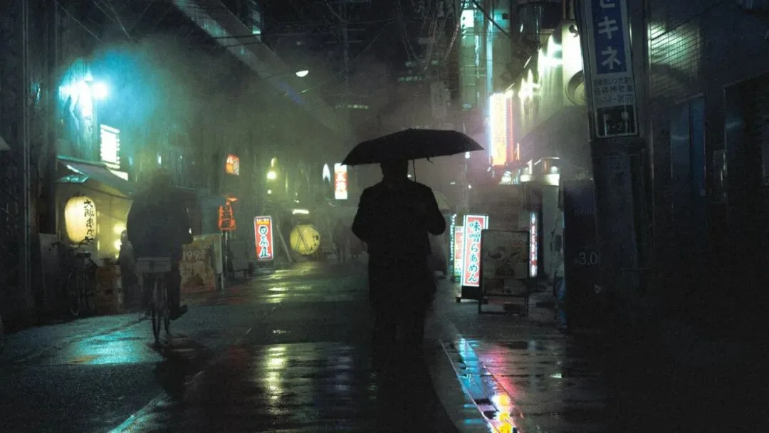 雨天不适合拍照？这位摄影师专拍雨中的城市大片！