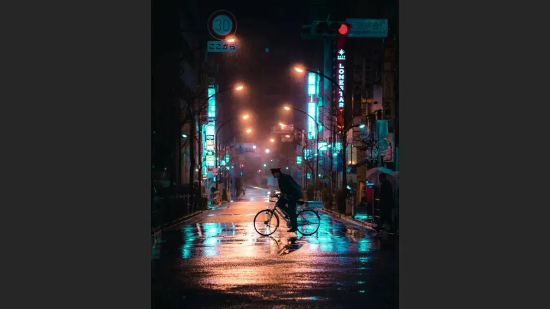 雨天不适合拍照？这位摄影师专拍雨中的城市大片！