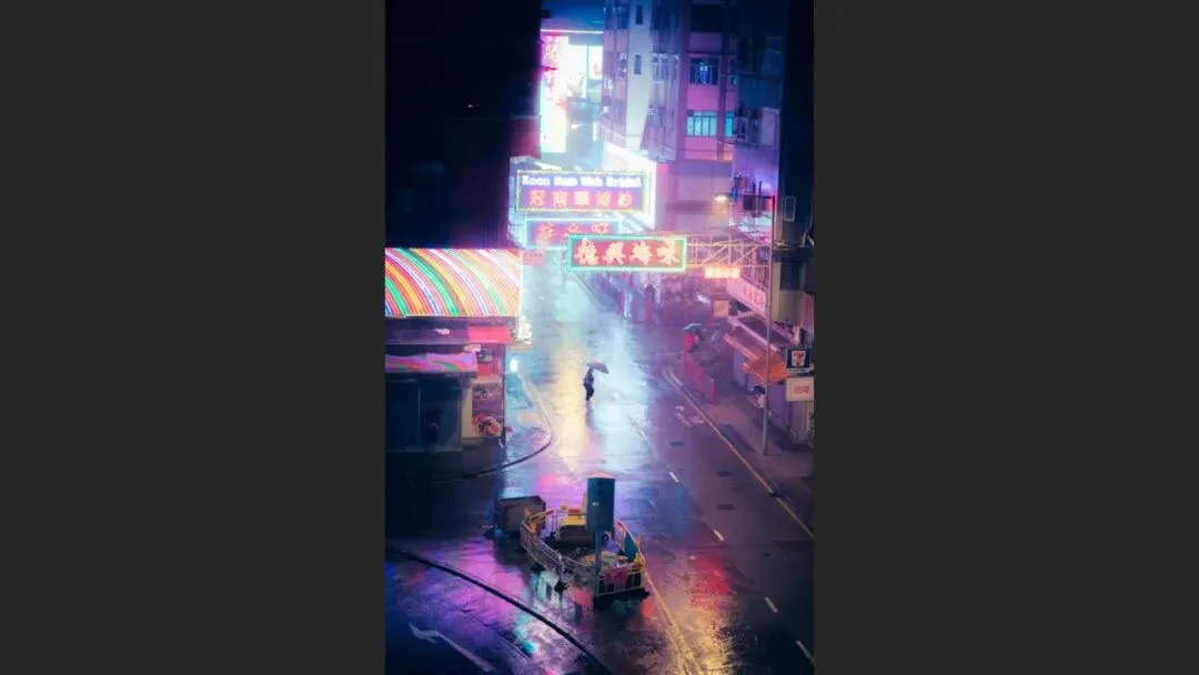雨天不适合拍照？这位摄影师专拍雨中的城市大片！