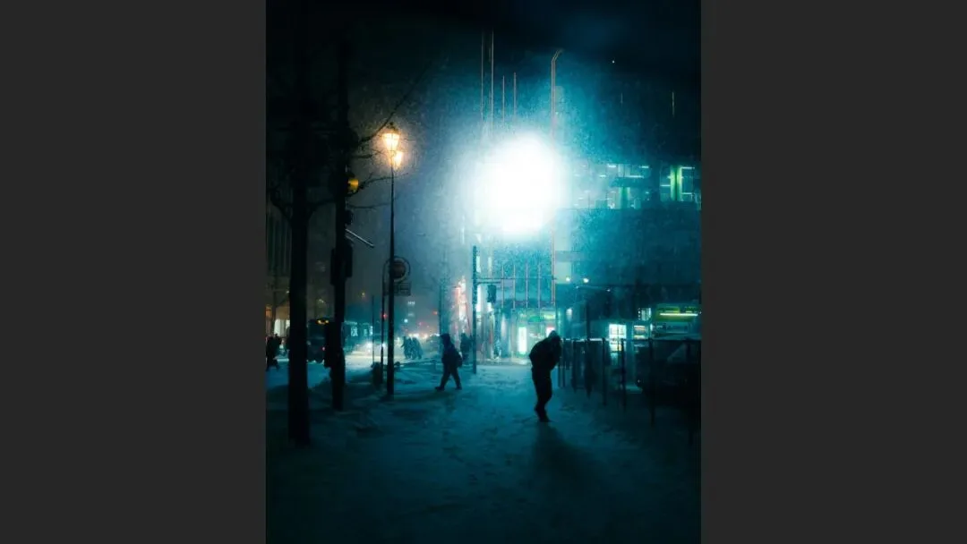 雨天不适合拍照？这位摄影师专拍雨中的城市大片！