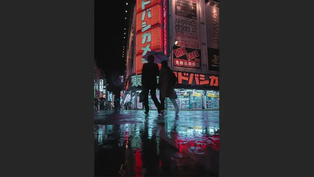 雨天不适合拍照？这位摄影师专拍雨中的城市大片！