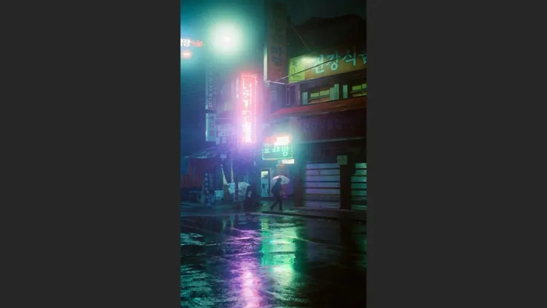 雨天不适合拍照？这位摄影师专拍雨中的城市大片！
