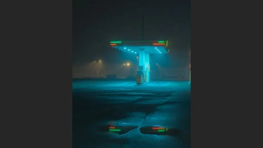 雨天不适合拍照？这位摄影师专拍雨中的城市大片！