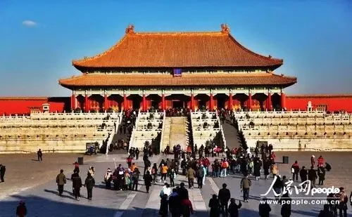 如何在人多的地方拍好旅行照？