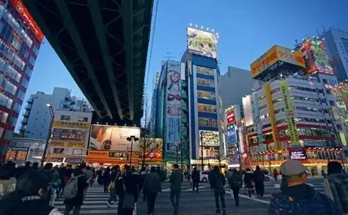 如何在人多的地方拍好旅行照？