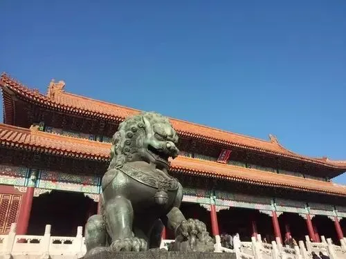 如何在人多的地方拍好旅行照？